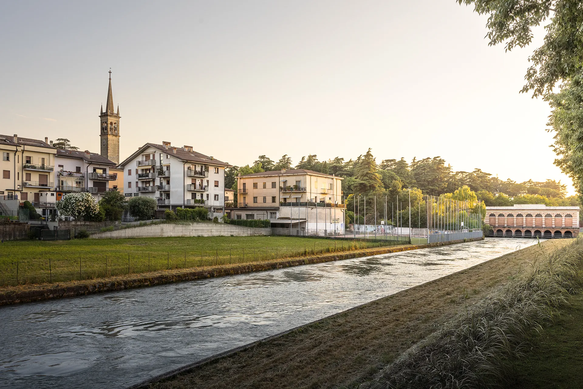 Il Parco dell'Adige e la ciclabile vicino a Corte Achillea, nella campagna veronese