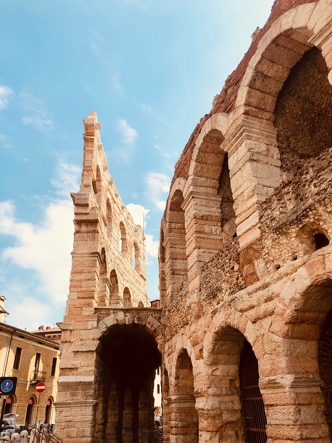 L'Arena e il centro storico di Verona, città d'arte a pochi minuti da Corte Achillea